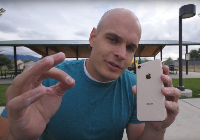Jak wytrzymały na upadki jest iPhone 8?