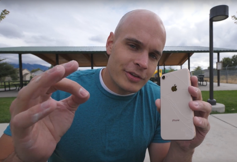 JerryRigEverything iPhone 8